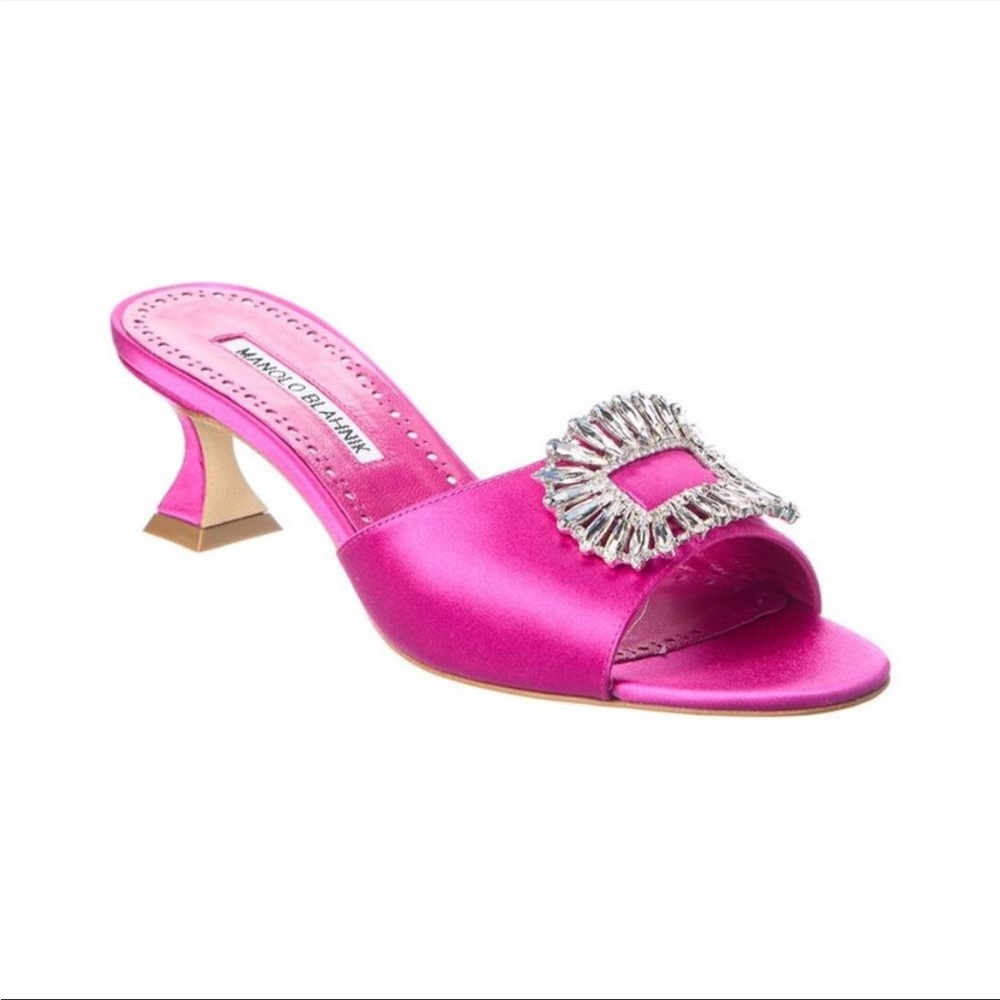 MANOLO BLAHNIK NWT LAALITA 50 MM CRYSTAL
SATIN MULES 💓